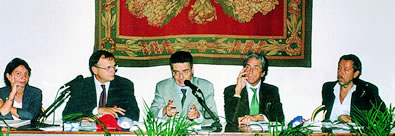 Al centro il Presidente Dott. Carlo Rossetti durante un meeting